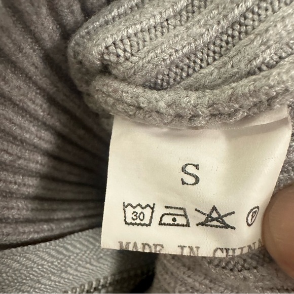 Gray Zip Up Gray Cropped Ribbed Knit Sweater Hoodie - Picture 6 of 6